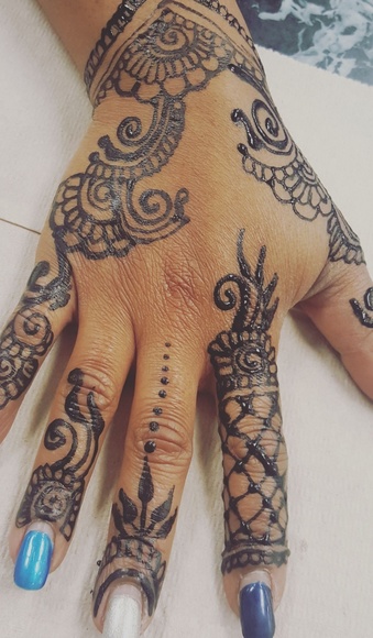 Henna - Picture 3 of 3